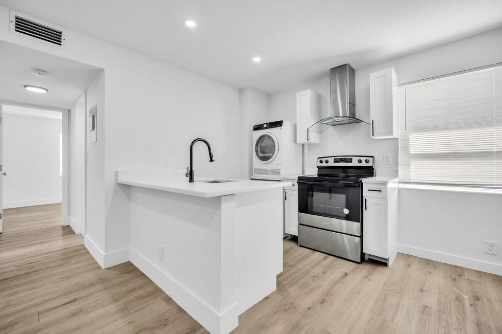 Photo of 1015 NE 17th Avenue #201, Fort Lauderdale, FL 33304 (MLS # F10544694)