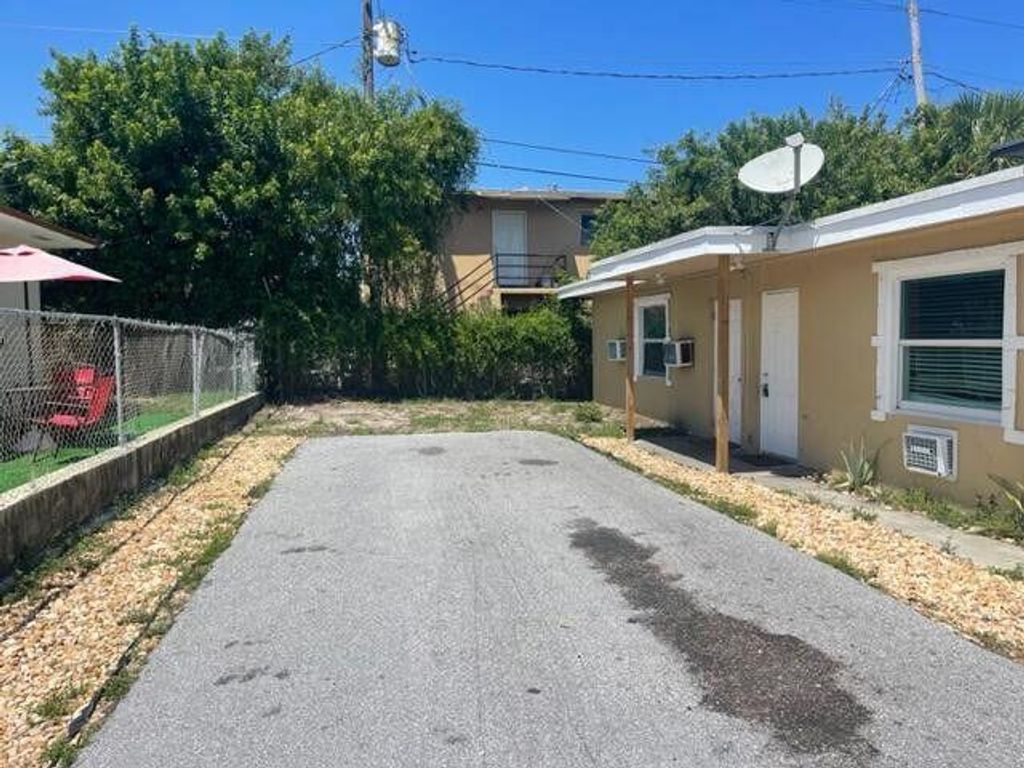 Photo of 725 21st Street, West Palm Beach, FL 33407 (MLS # B26025732)