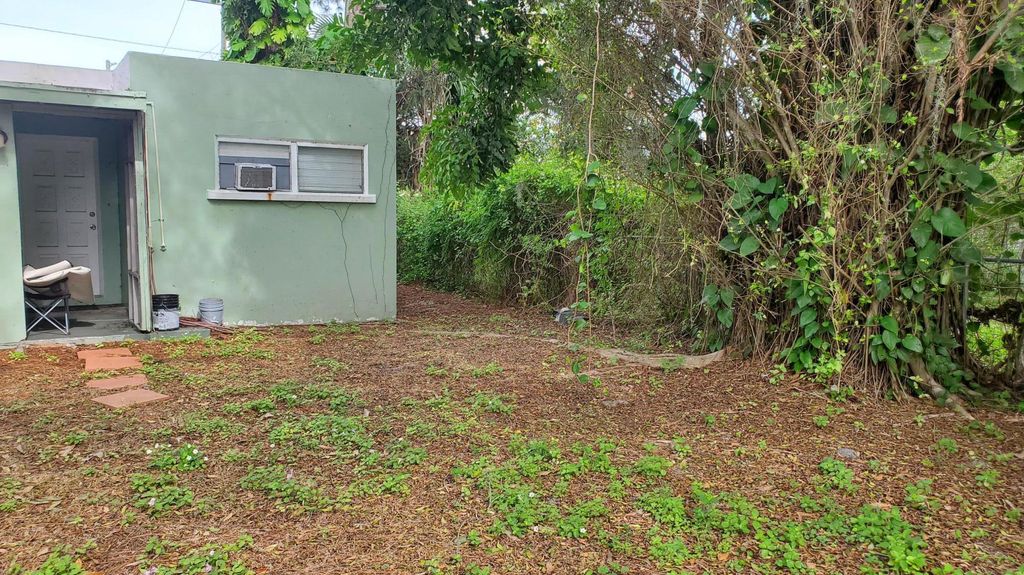 Photo of 2407 Delaware Avenue, Fort Pierce, FL 34950 (MLS # R10944994)