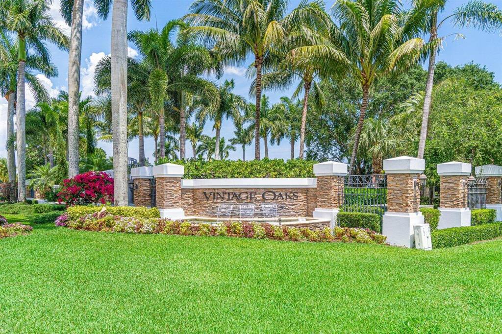 VINTAGE OAKS / POLO CLUB - Residential