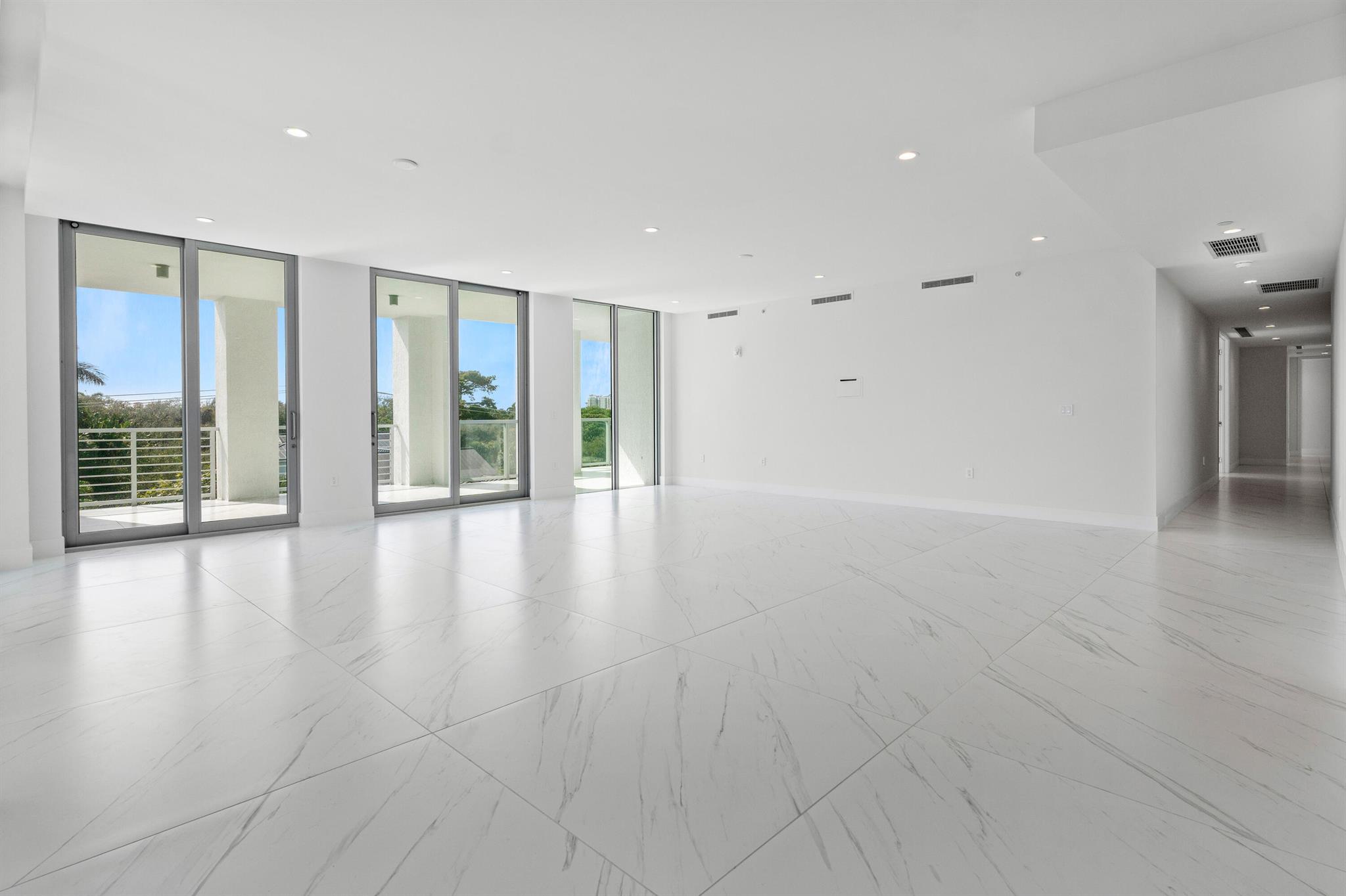 ROYAL PALM RESIDENCES CON - Residential Lease