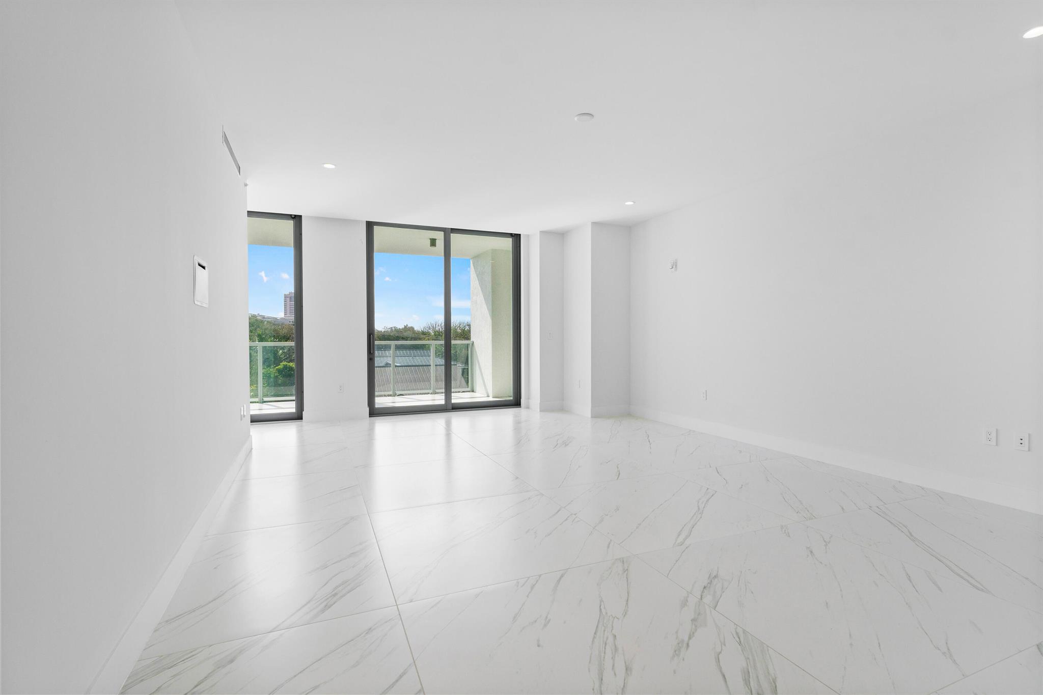 ROYAL PALM RESIDENCES CON - Residential Lease