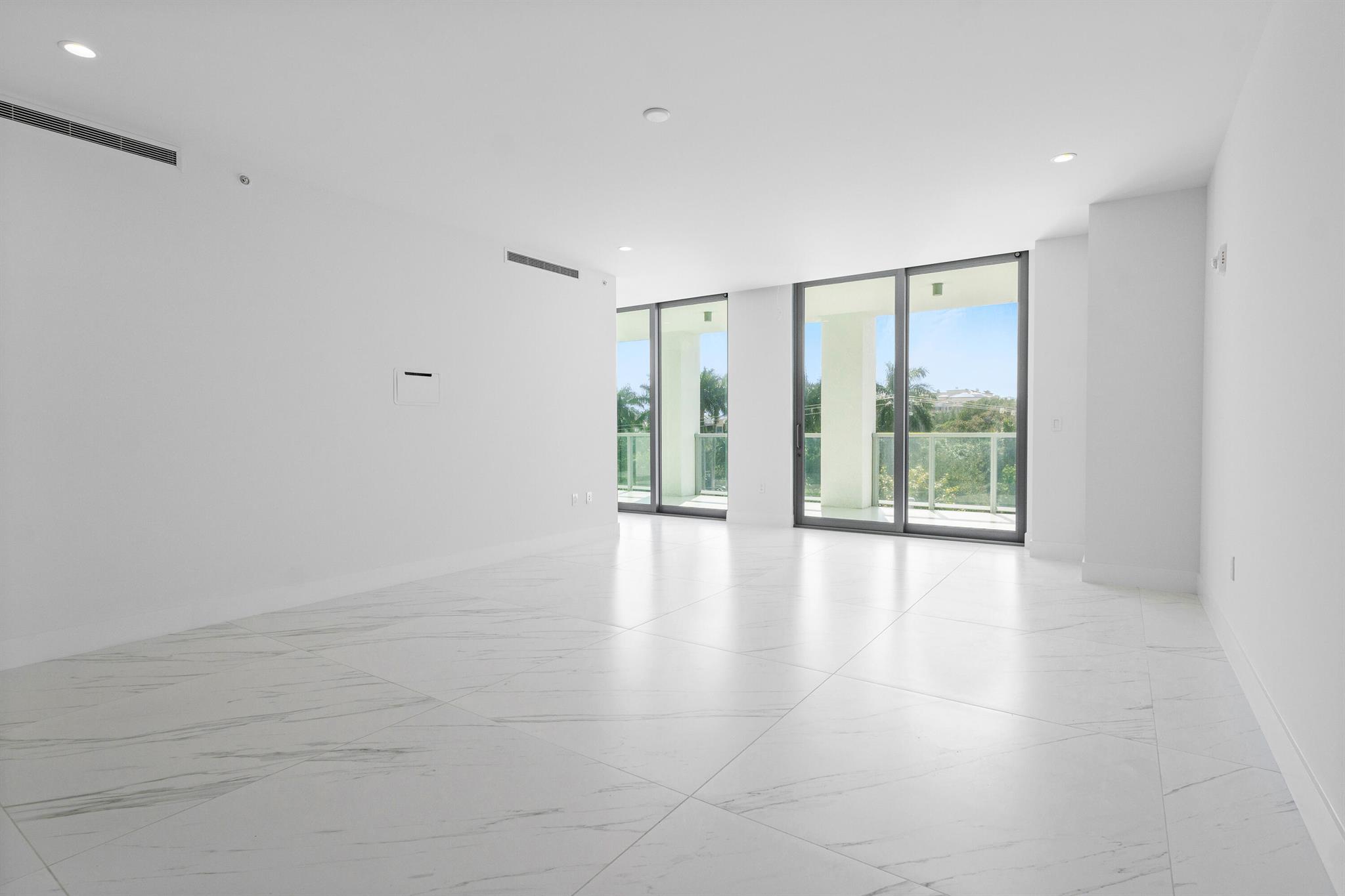 ROYAL PALM RESIDENCES CON - Residential Lease