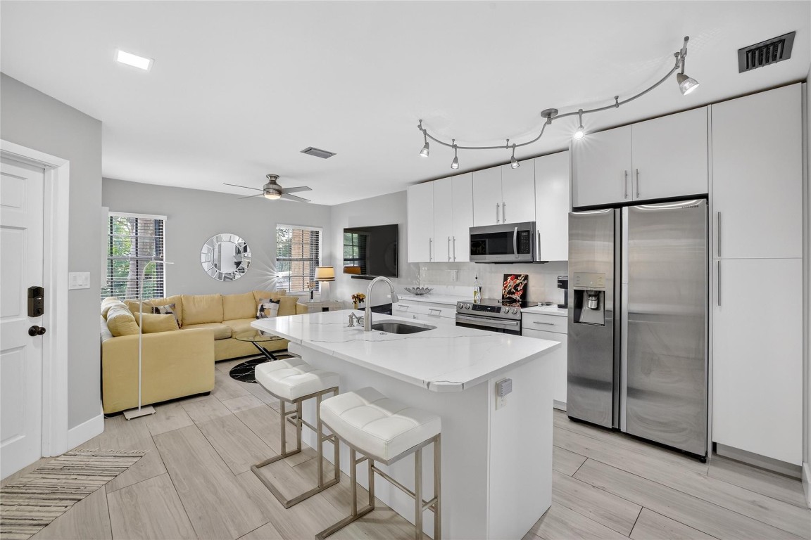 261 NE 16th Place 303