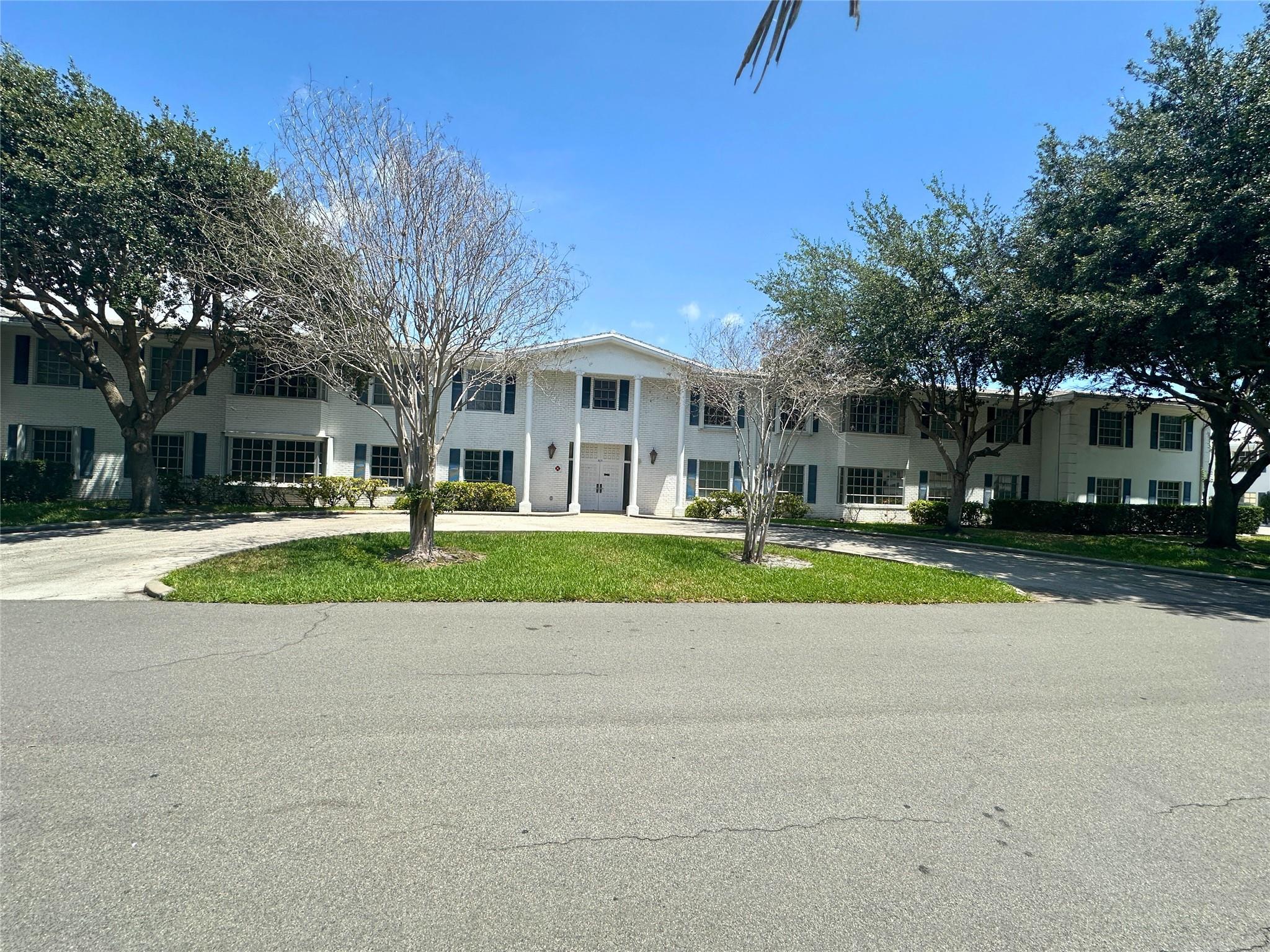 Imperial Point Colonnades - Residential Lease