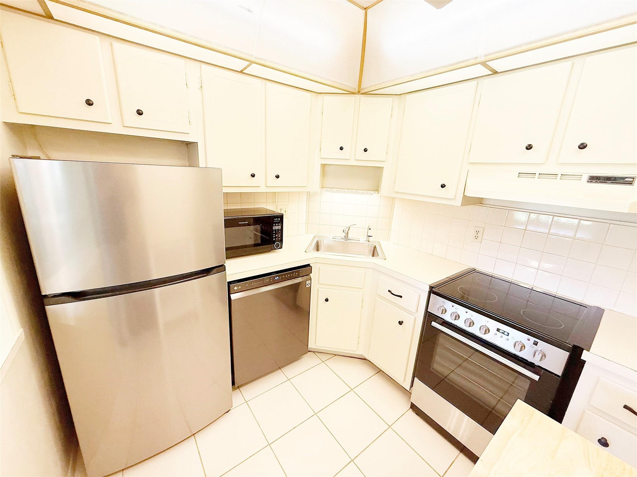 MAYBURY MANSIONS CONDO - Residential