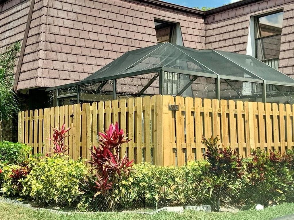 Photo of 7602 Courtyard Run W, Boca Raton, FL 33433 (MLS # R10905426)