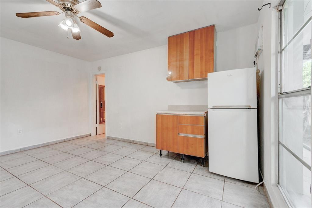 HOLLYWOOD LITTLE RANCHES - Residential Income