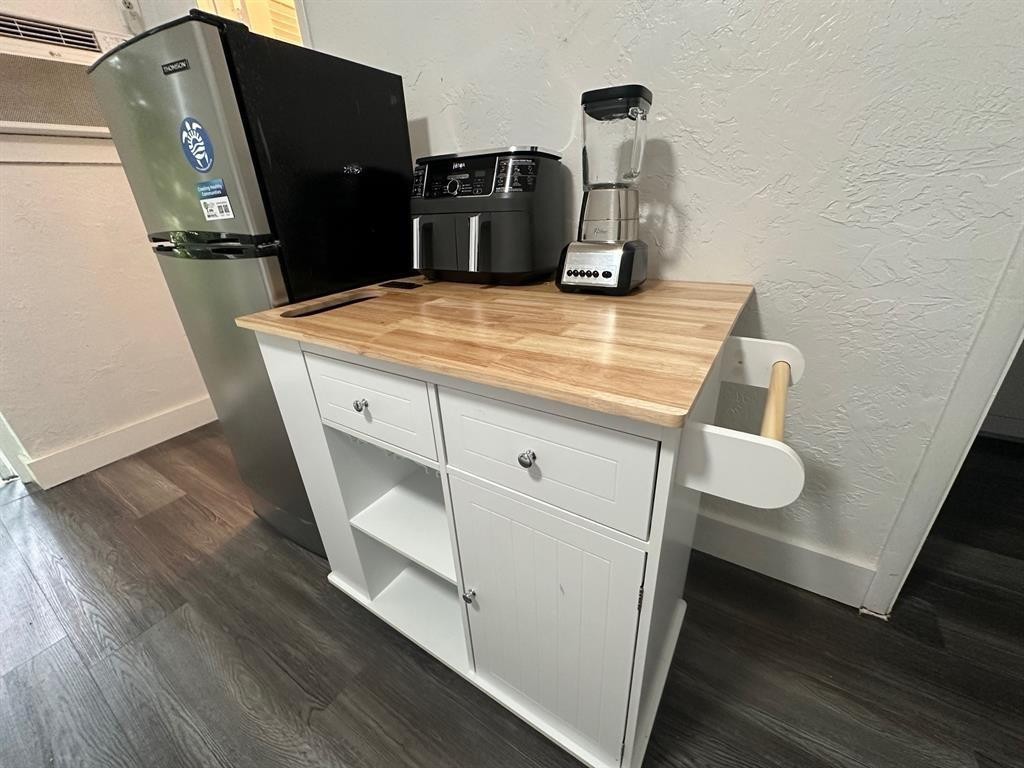 HOLLYWOOD LITTLE RANCHES - Residential Income