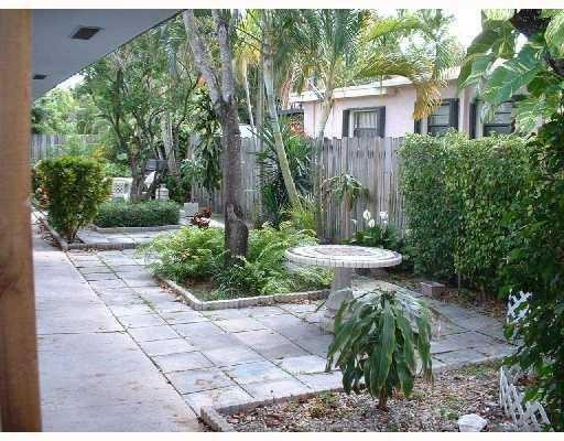 HOLLYWOOD LITTLE RANCHES - Residential Income