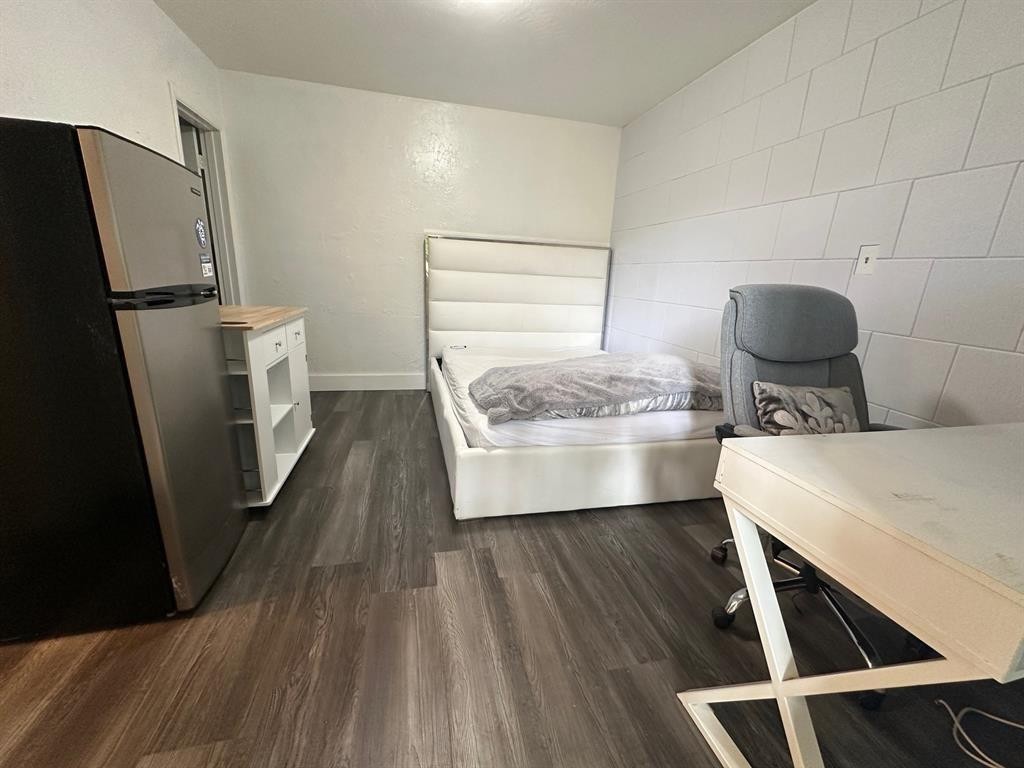 HOLLYWOOD LITTLE RANCHES - Residential Income