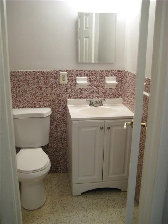 HOLLYWOOD LITTLE RANCHES - Residential Income