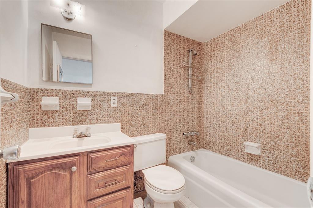 HOLLYWOOD LITTLE RANCHES - Residential Income