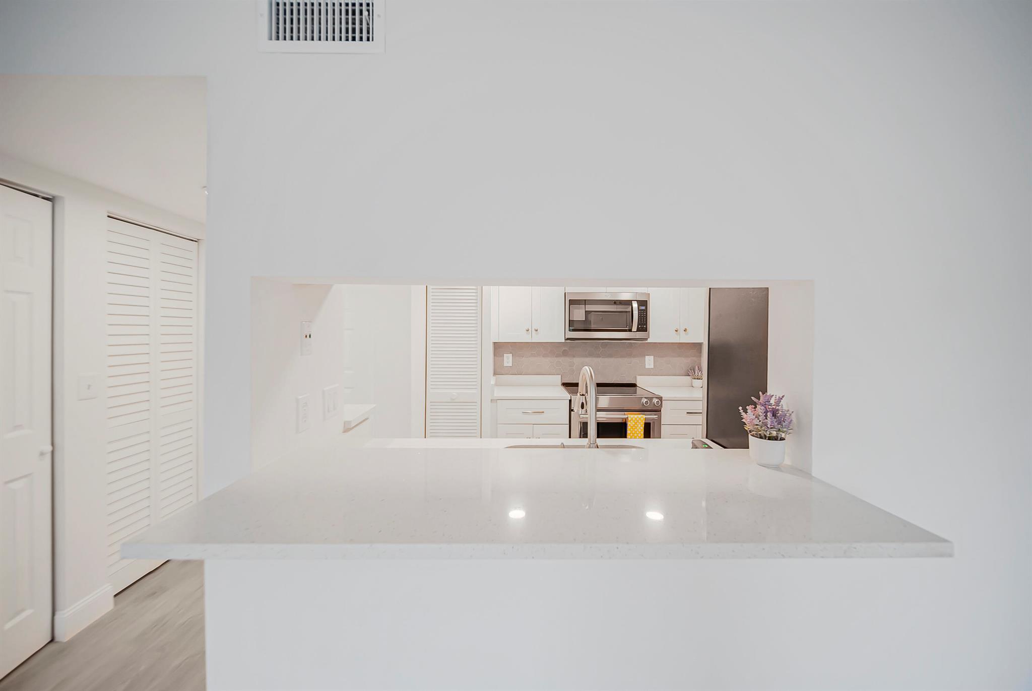 9733 Westview Drive 1322, Coral Springs, FL, 33076/$199,000 1 9733 Westview Drive 1322