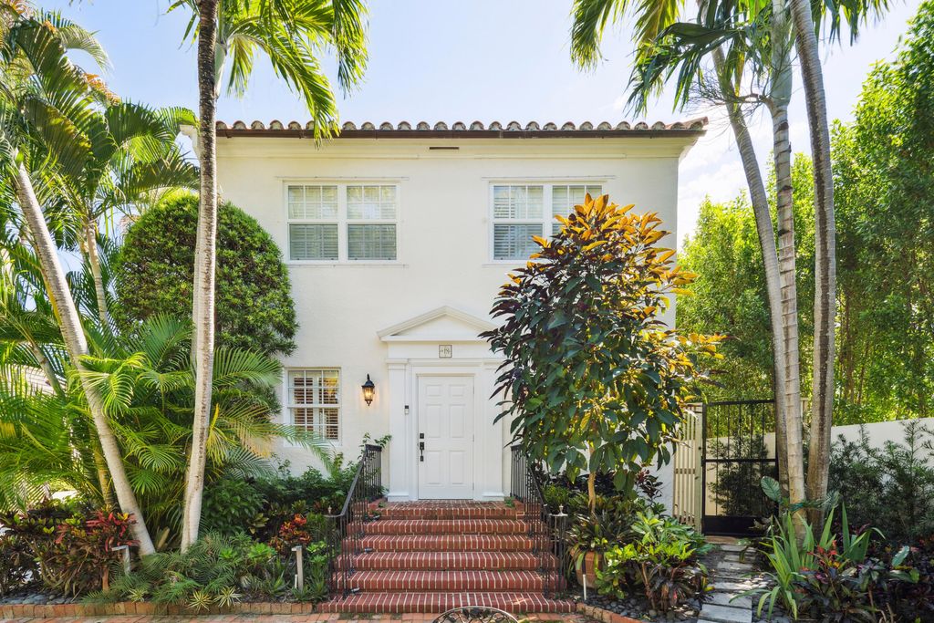 Photo of 151 S County Road #1st Fl, Palm Beach, FL 33480 (MLS # R11080006)