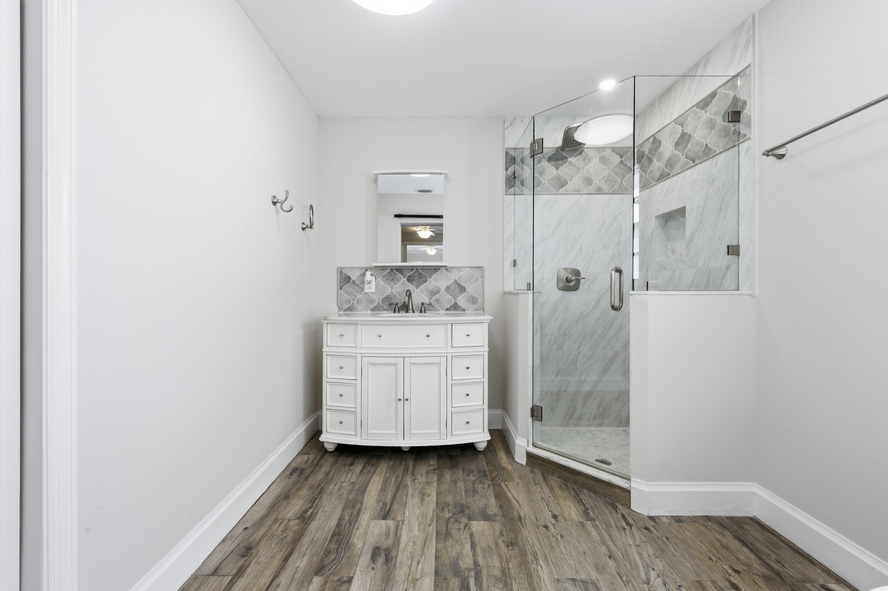 LAKE SHORE VILLAS - Residential