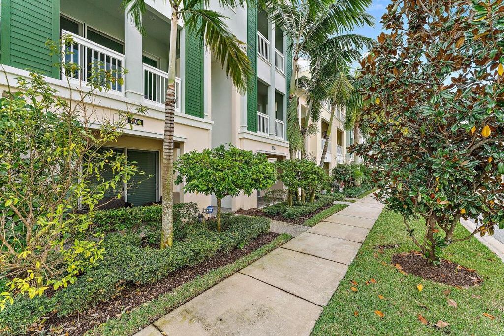 Photo of 7108 Edison Place, Palm Beach Gardens, FL 33418 (MLS # R10986637)