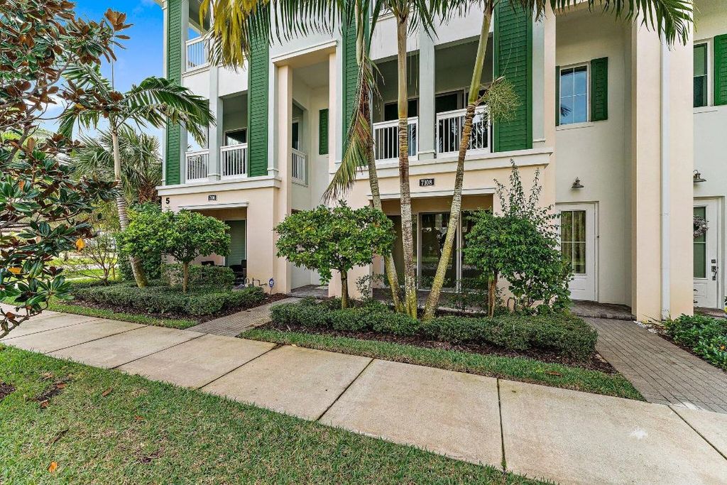 Photo of 7108 Edison Place, Palm Beach Gardens, FL 33418 (MLS # R10986637)