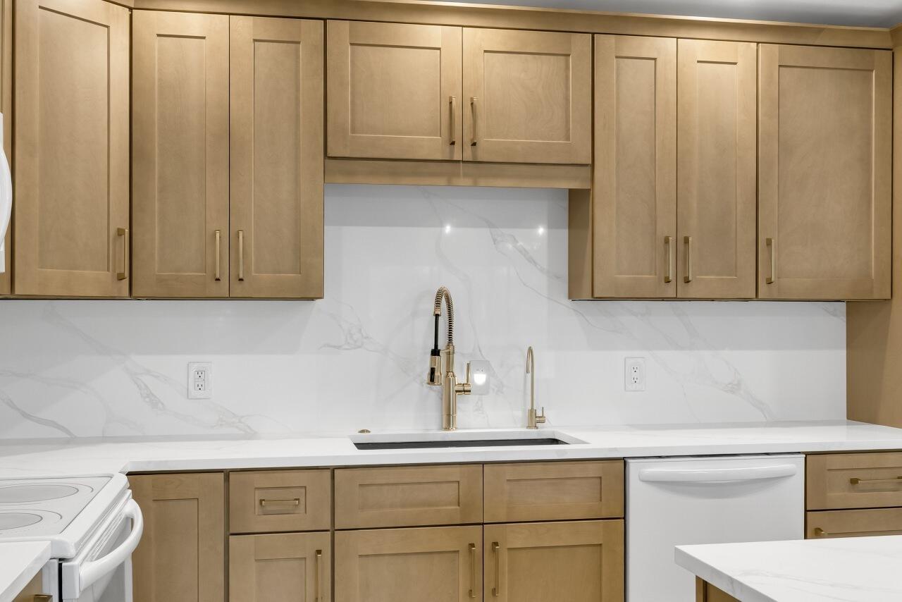 PINE RIDGE AT MARTIN DOWN - Residential Lease