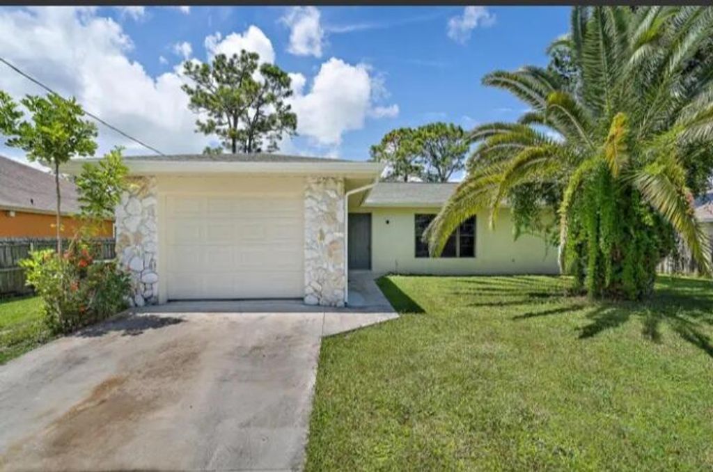 Photo of 2450 SW Bayshore Boulevard, Port St Lucie, FL 34953 (MLS # R10897008)