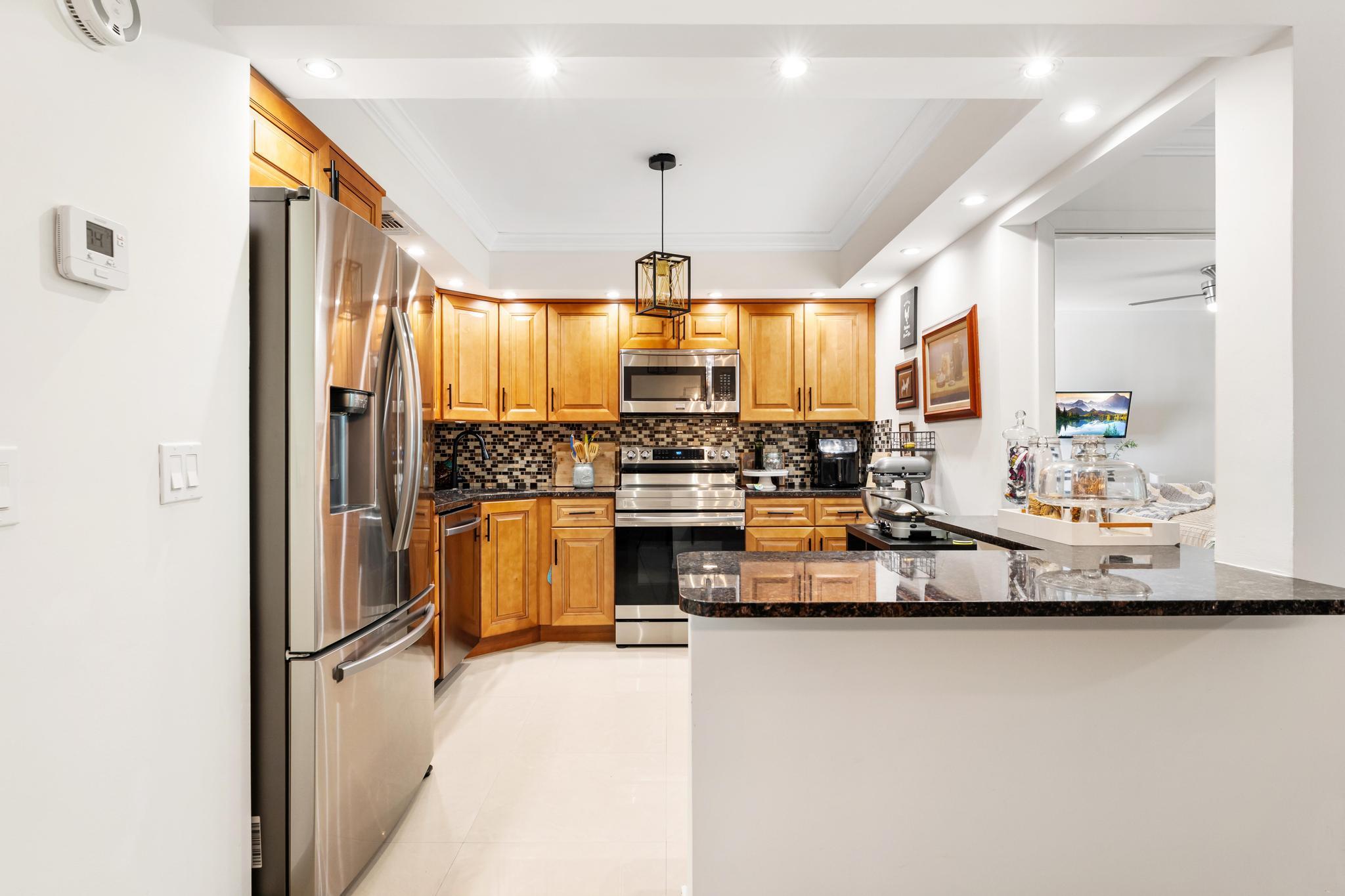 KINGS POINT CAPRI CONDOS - Residential