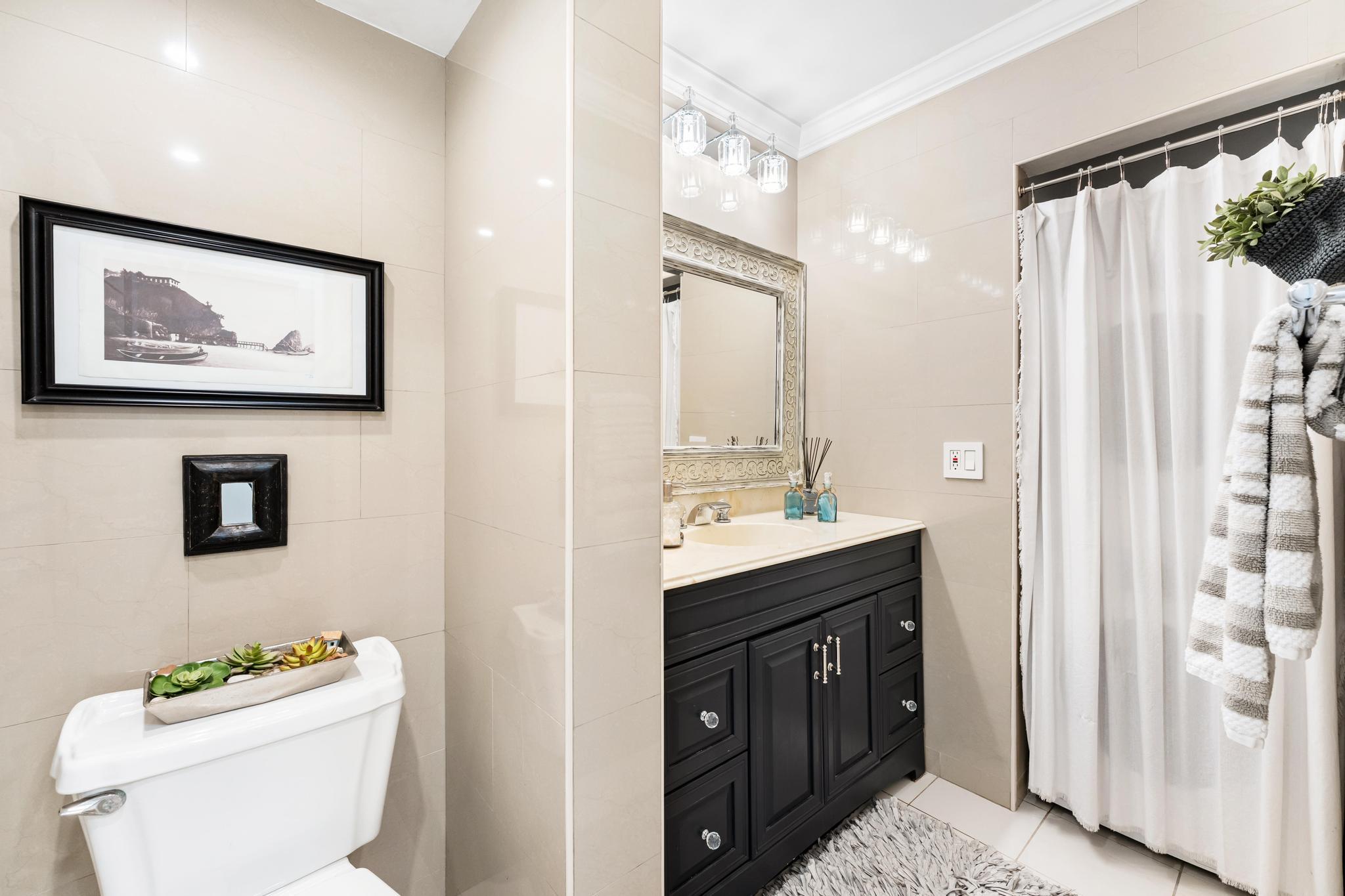 KINGS POINT CAPRI CONDOS - Residential