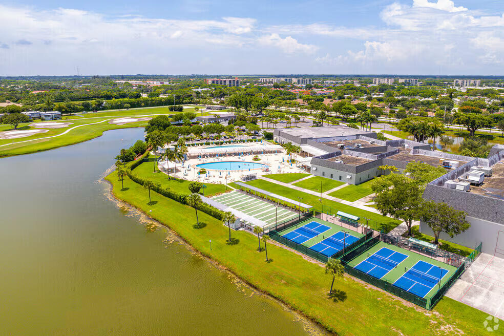 KINGS POINT CAPRI CONDOS - Residential