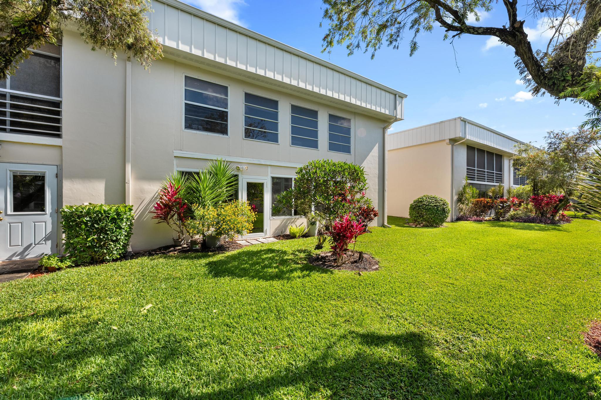 KINGS POINT CAPRI CONDOS - Residential