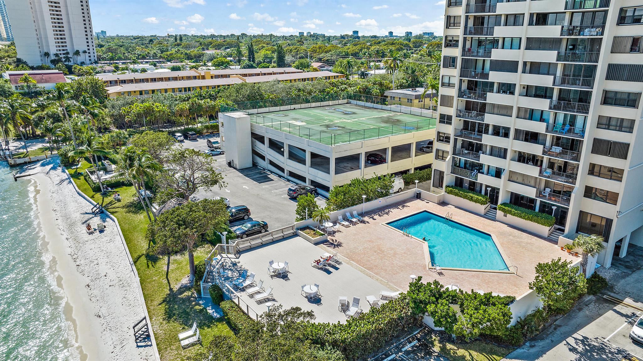 PALM BEACH HOUSE CONDO - Residential