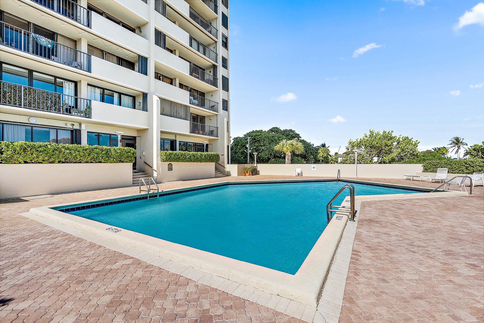 PALM BEACH HOUSE CONDO - Residential