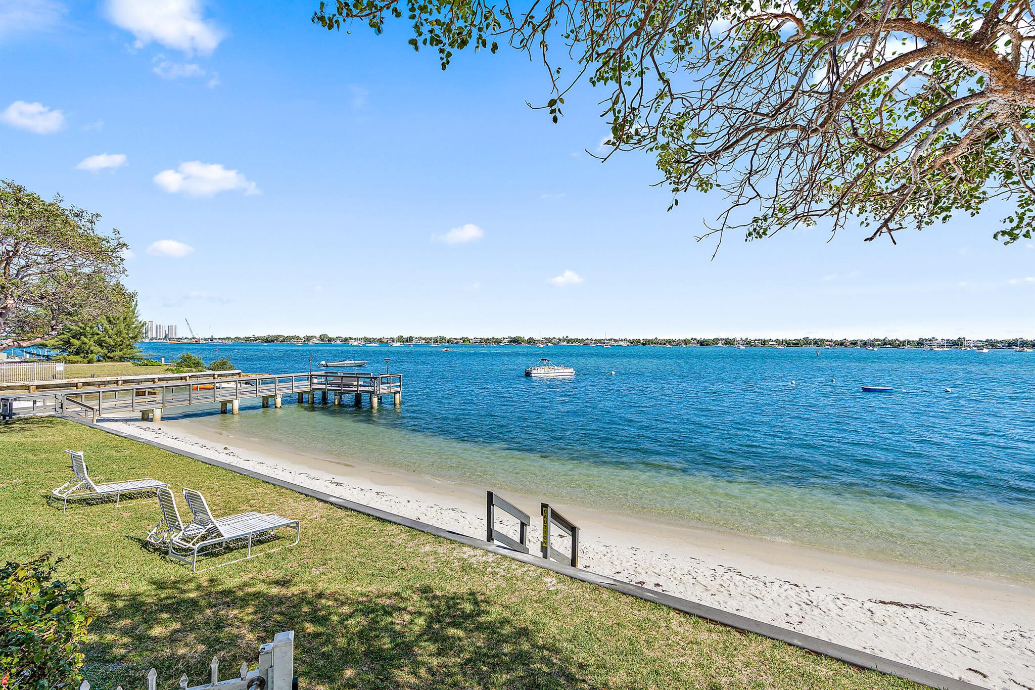 PALM BEACH HOUSE CONDO - Residential