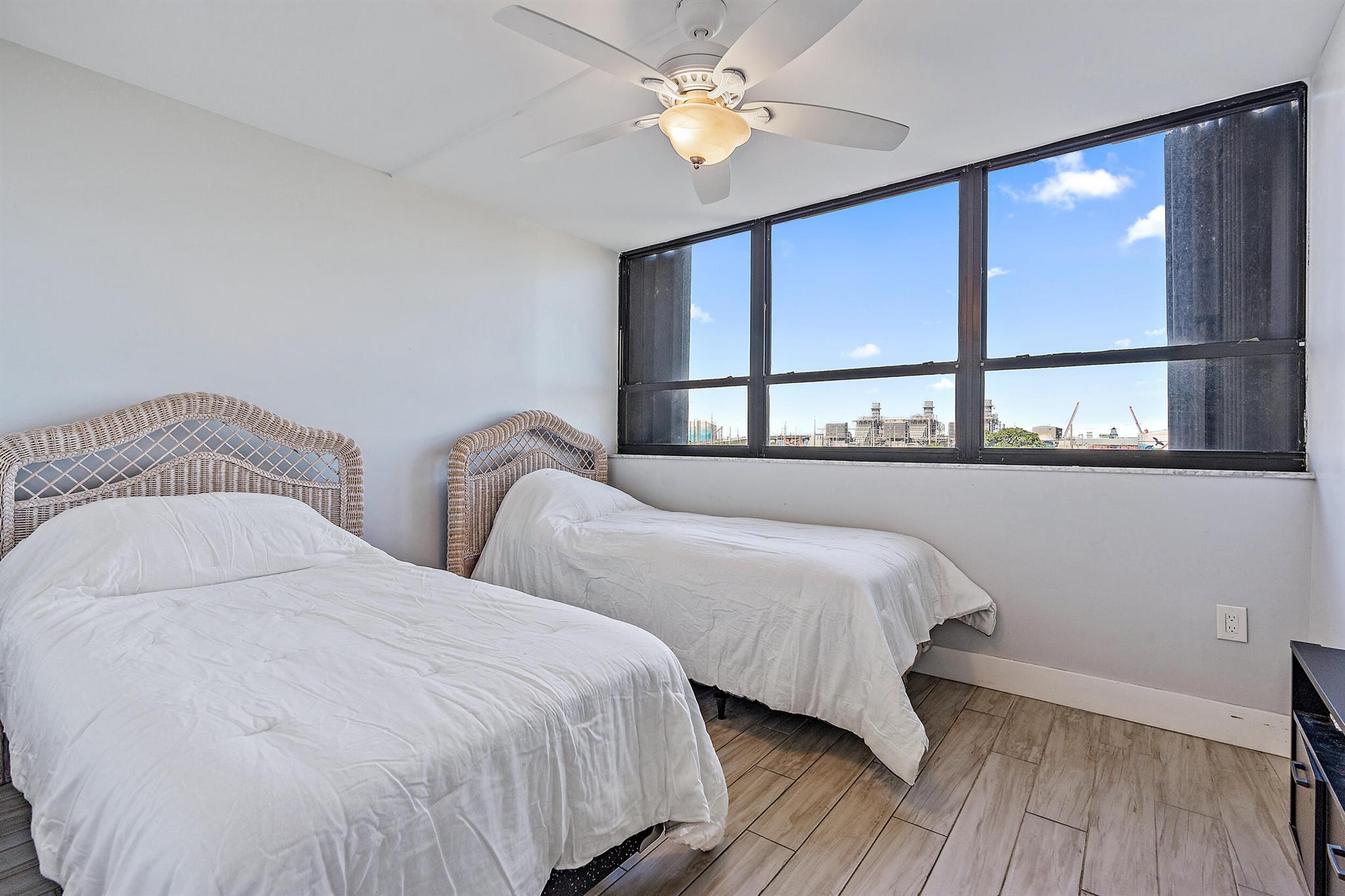 PALM BEACH HOUSE CONDO - Residential