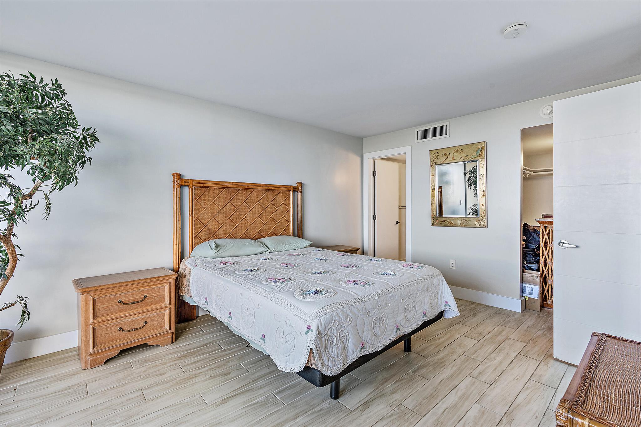 PALM BEACH HOUSE CONDO - Residential