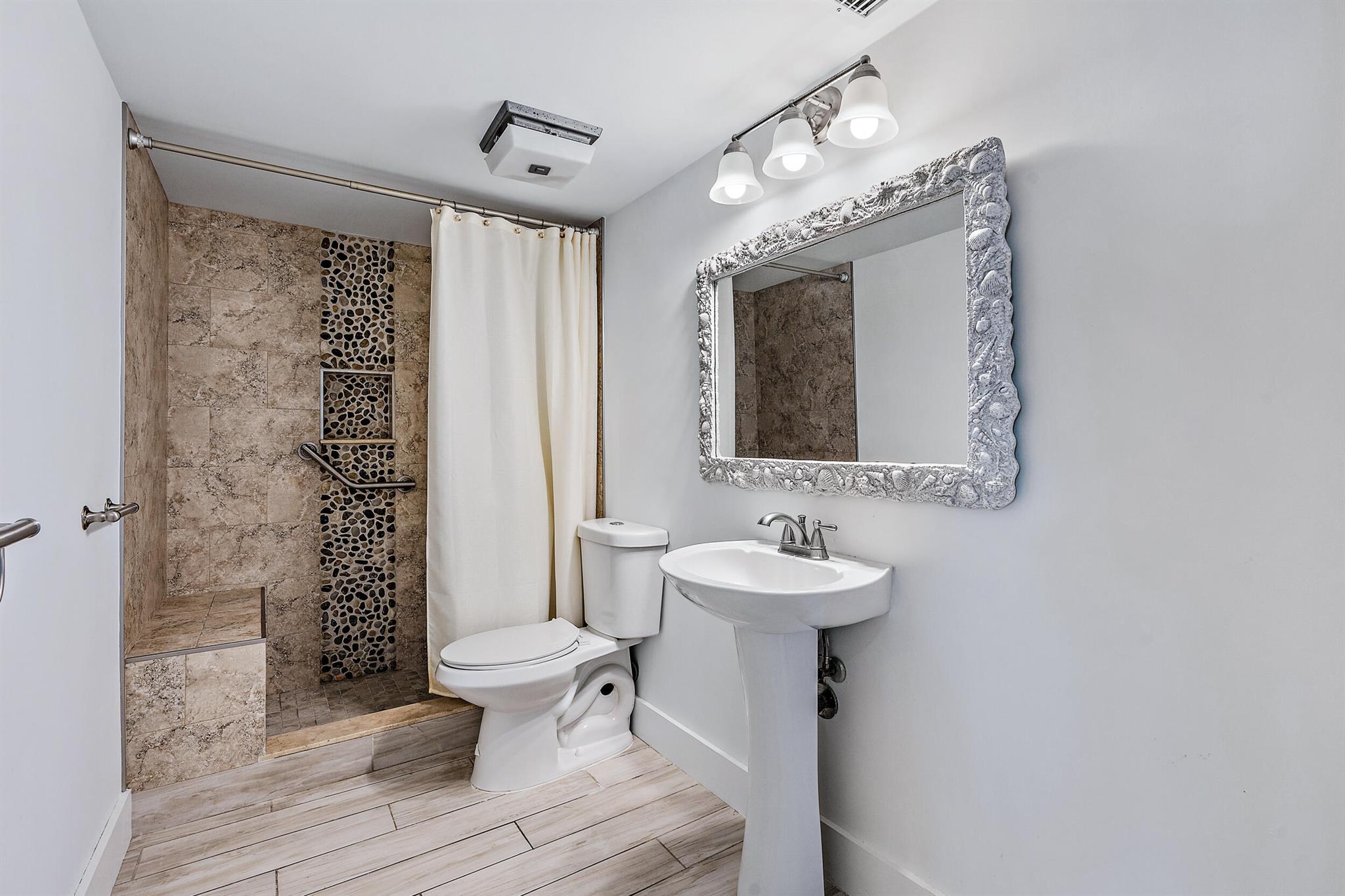 PALM BEACH HOUSE CONDO - Residential