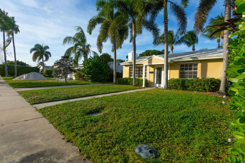Photo of 245 Cortez Road, West Palm Beach, FL 33405 (MLS # B26017146)