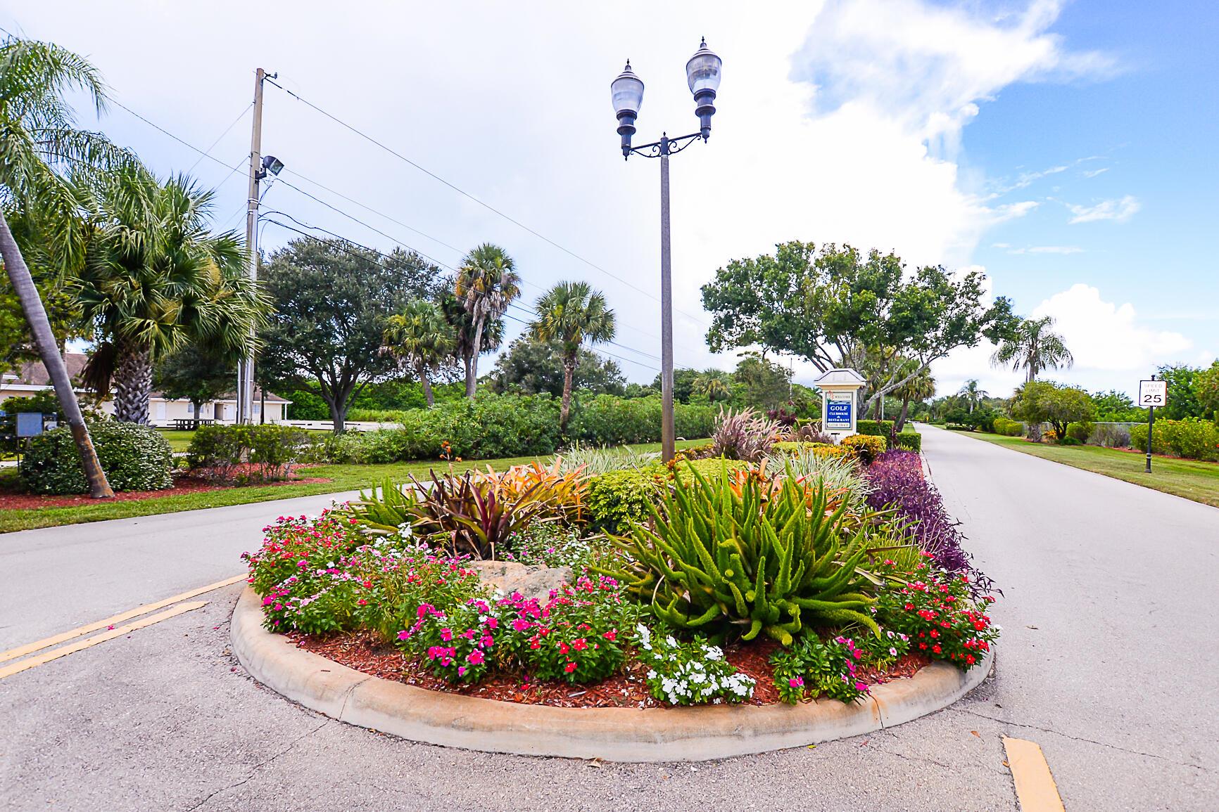 LINKSIDE AT GATOR TRACE B - Residential