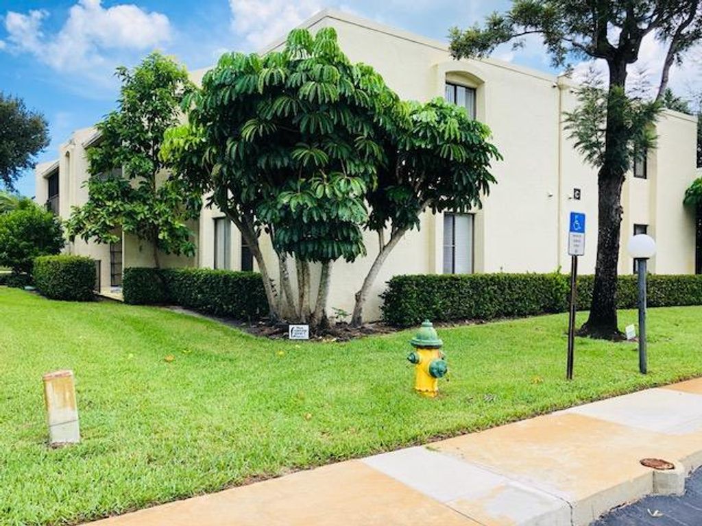 Photo of 150 Pineview C5 Road #C5, Jupiter, FL 33469 (MLS # R10709481)