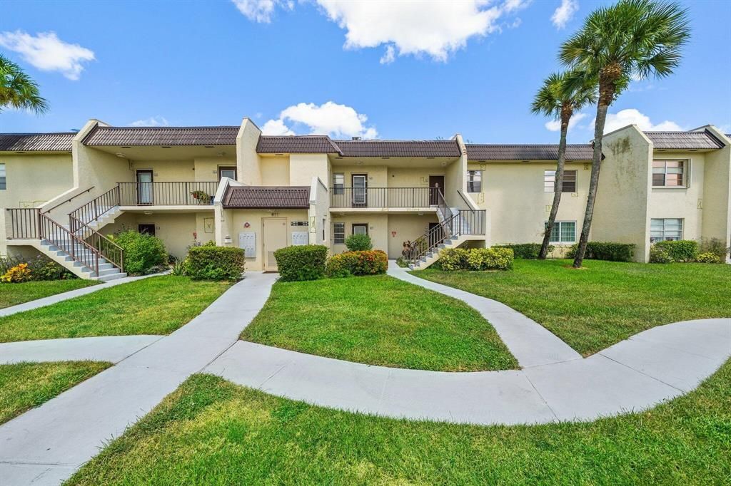 Photo of 110 Lake Meryl Drive Dr #113, West Palm Beach, FL 33411 (MLS # R10822018)