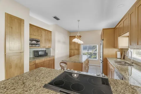 1835 N Garden Grove Circle, Vero Beach, FL MLS: R11072400