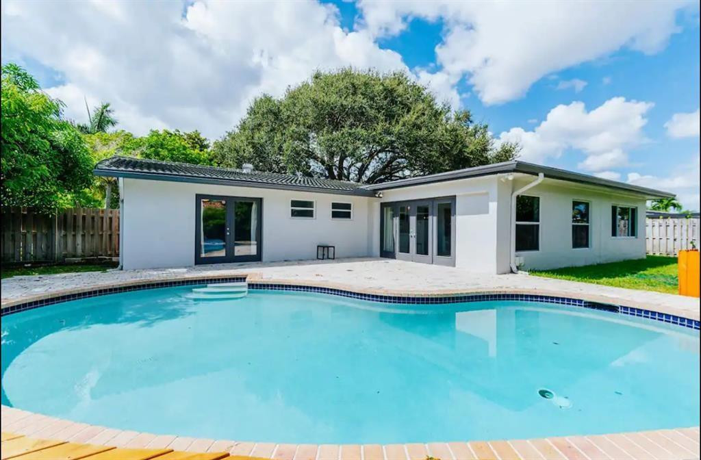 CORAL KEY VILLAS 2ND SEC - Residential