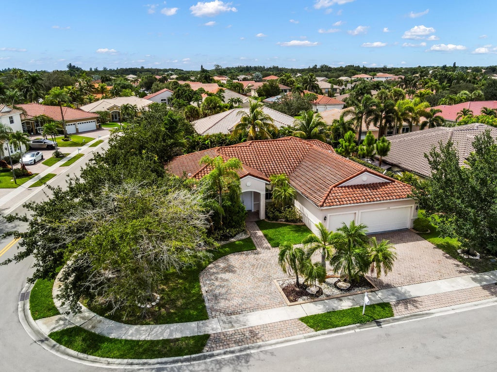 Photo of 1150 SW 189TH Avenue, Pembroke Pines, FL 33029 (MLS # B26074179)