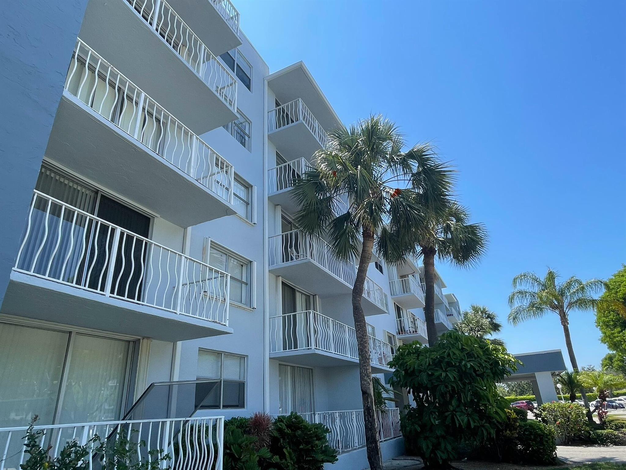 BREAKWATERS OF THE PALM B - Residential Lease
