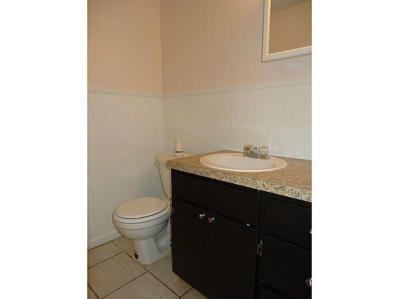 Lauderdale Park 6-33 1/2 - Residential Lease