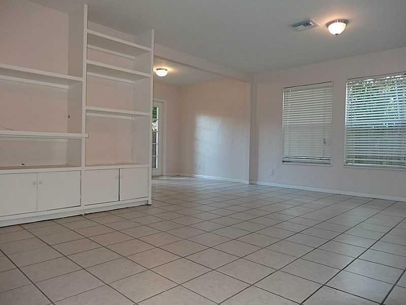 Lauderdale Park 6-33 1/2 - Residential Lease