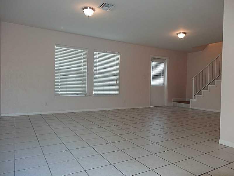 Lauderdale Park 6-33 1/2 - Residential Lease