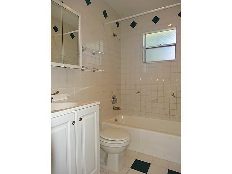 Lauderdale Park 6-33 1/2 - Residential Lease