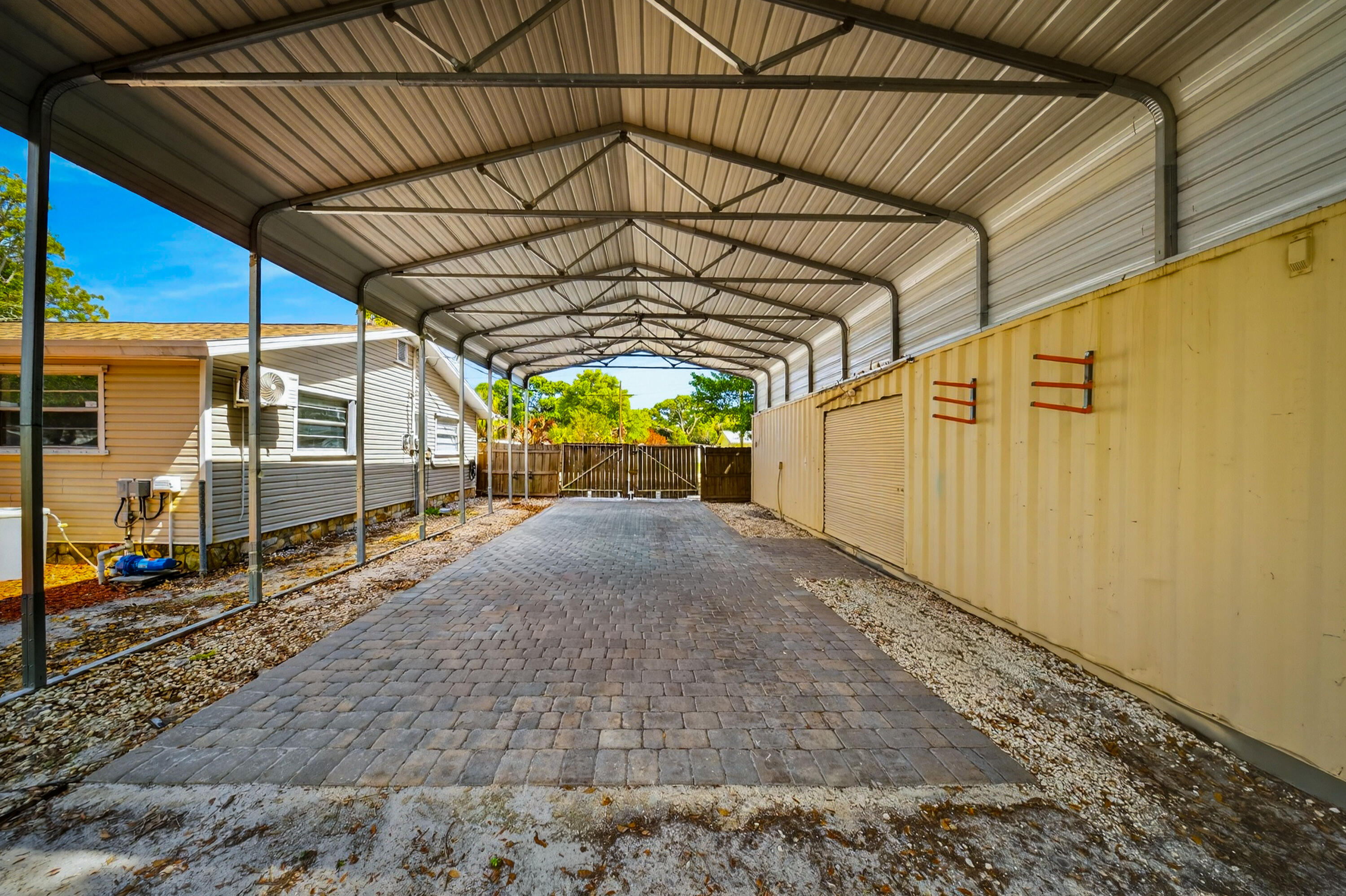 MARAVILLA PLAZA - Residential