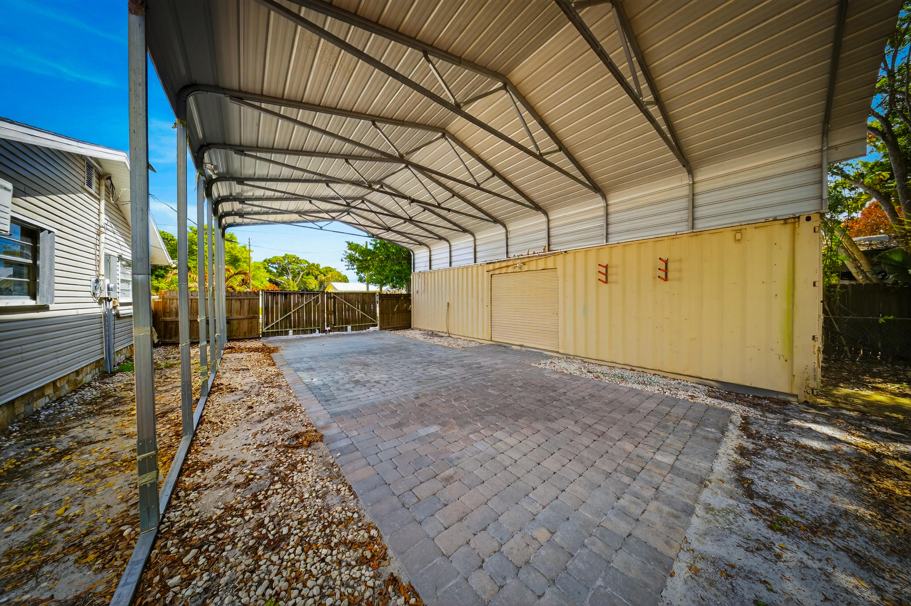 MARAVILLA PLAZA - Residential