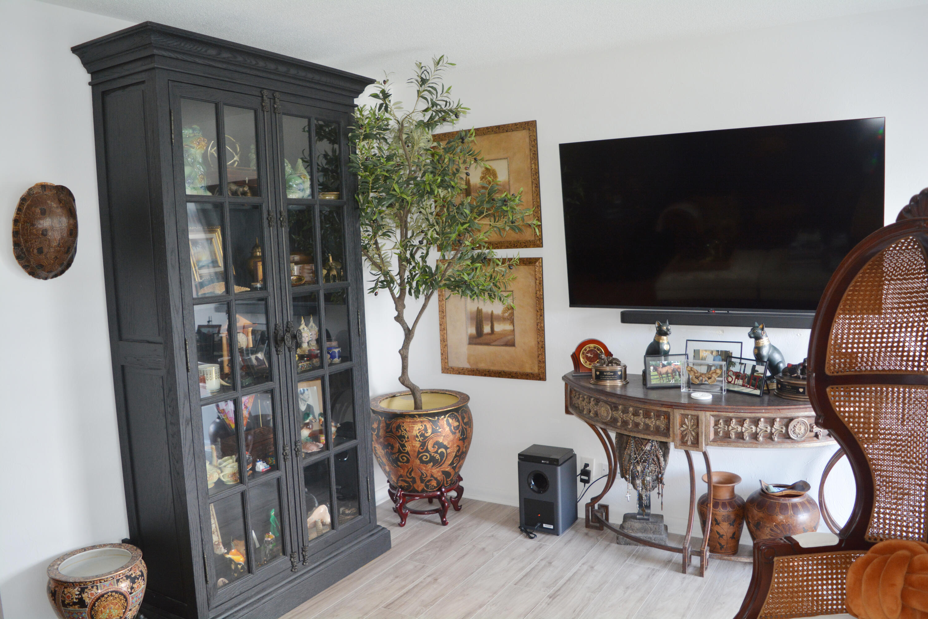 HOVIANNA APTS CONDO - Residential