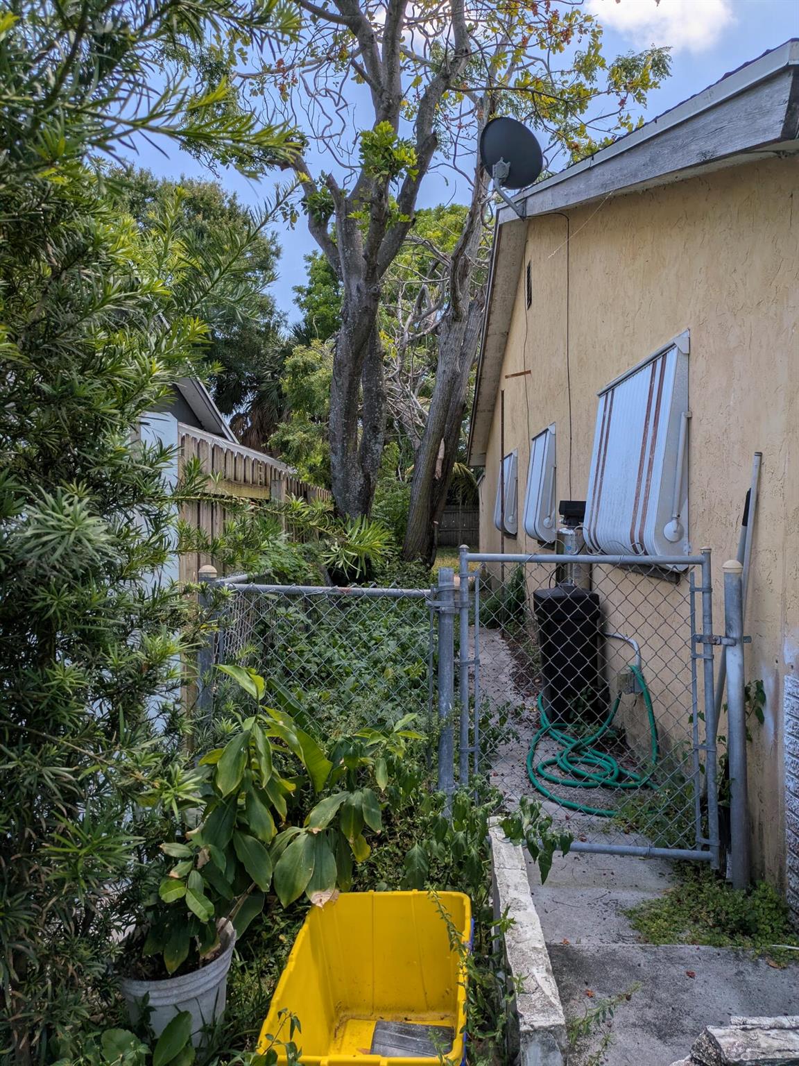 3900 Kenas Street